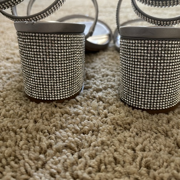 Silver Heels - Picture 5 of 7